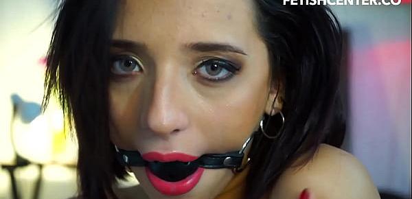  Valery Garcia - Actriz porno latina en una jornada sexual de sumisión extrema